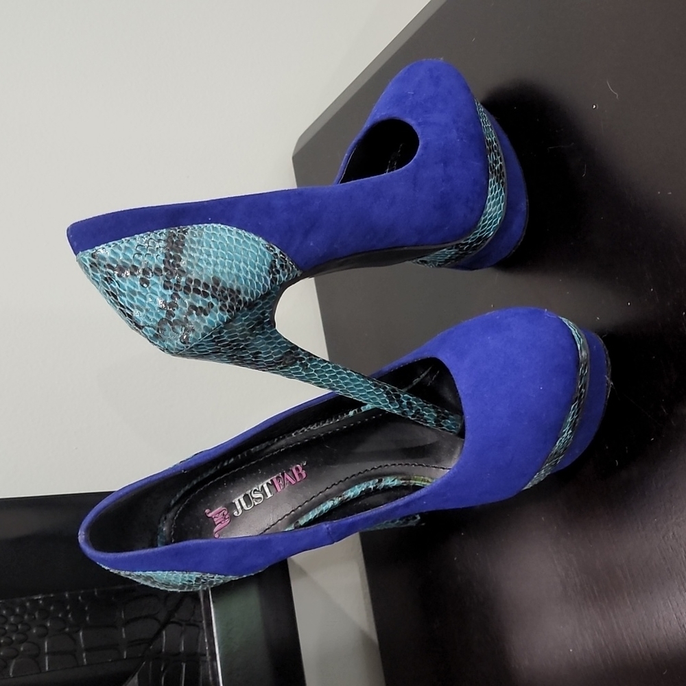 New blue snake heels 6.5